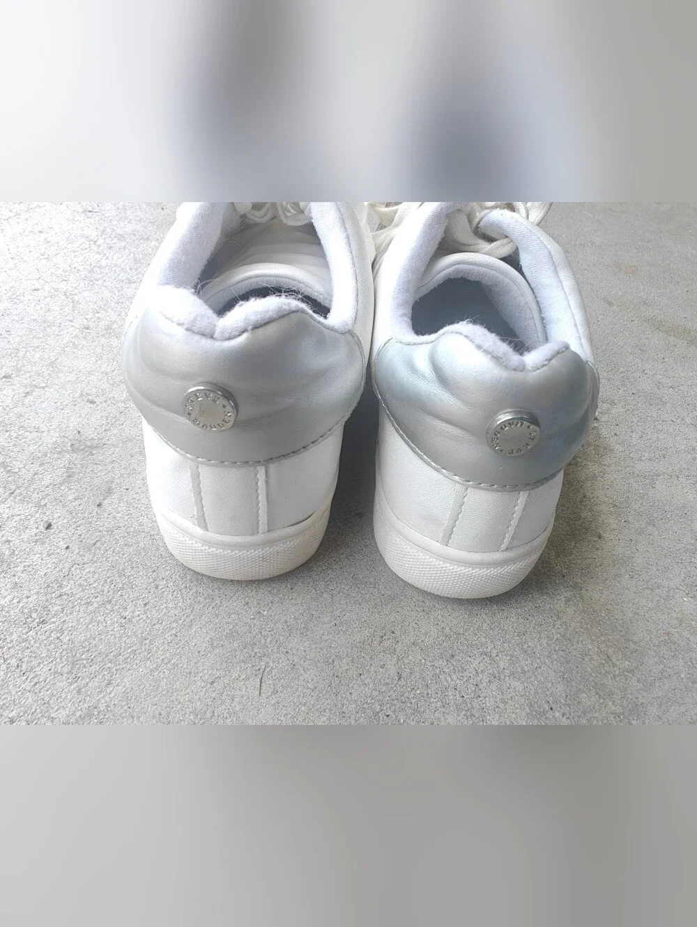 Steve Madden Payden Sneakers Girls Size 4 Silver Star Metallic Silver